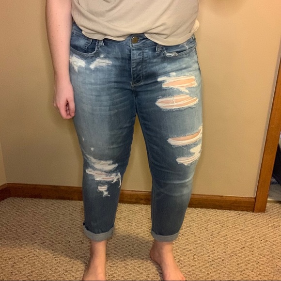 American Eagle Destructed Stretchy Cropped Jeans - Picture 2 of 4